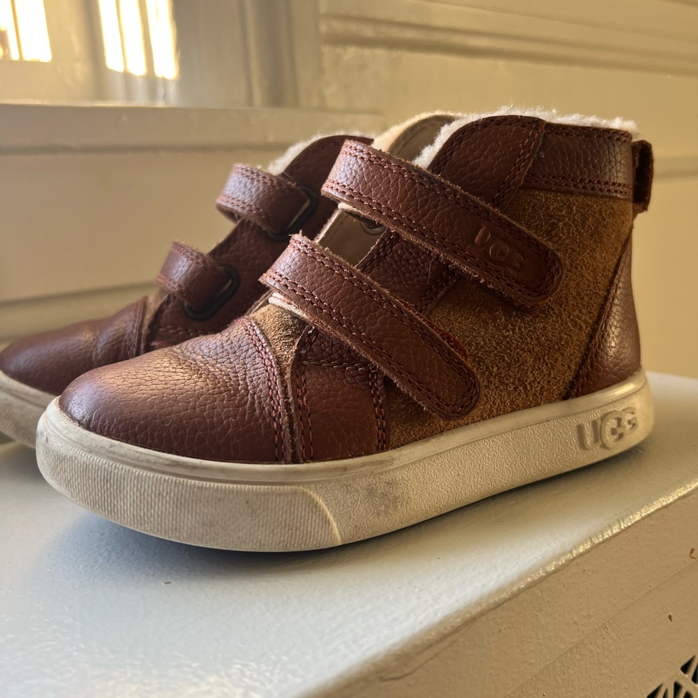 Little boys, size 9 Ugg sneakers